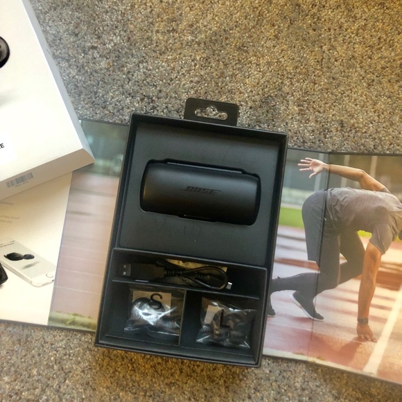 Bose Soundsport Free Bluetooth Headphones - Picture 5 of 6